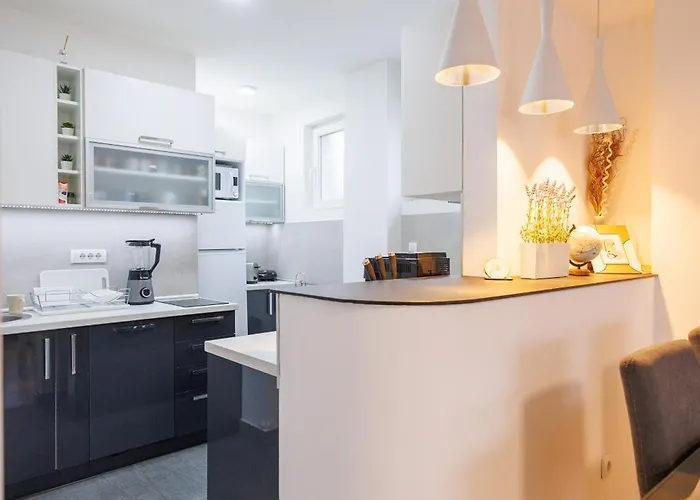 Lux 1 شقة بايرت